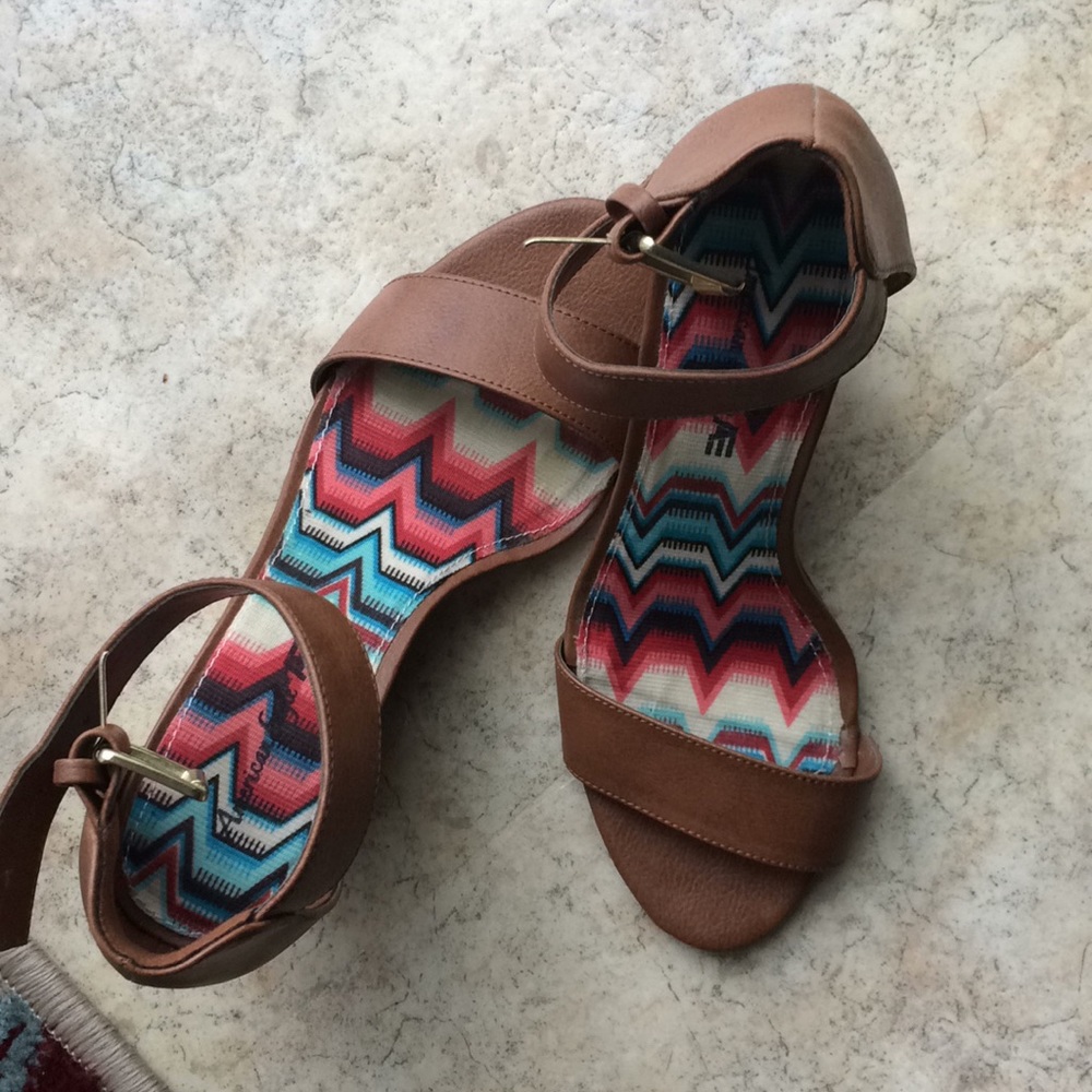 ♻️♻️DONATED ♻️♻️ Wedges